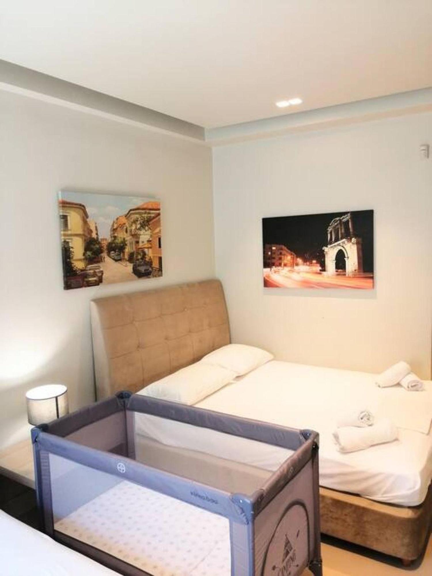 Luxurious Apartment In Acropolis Афіни Екстер'єр фото